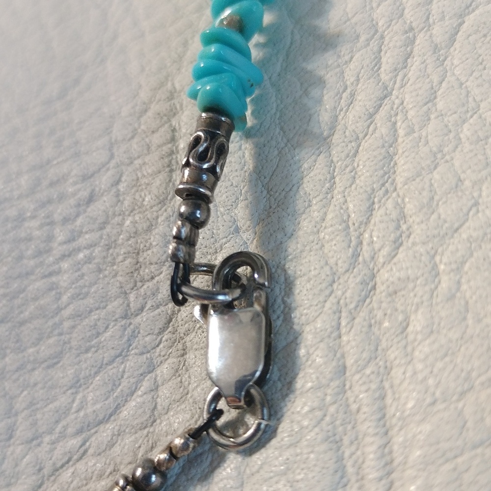 Faux tourquoise chips and matte silver beads necklace - Picture 4 of 4